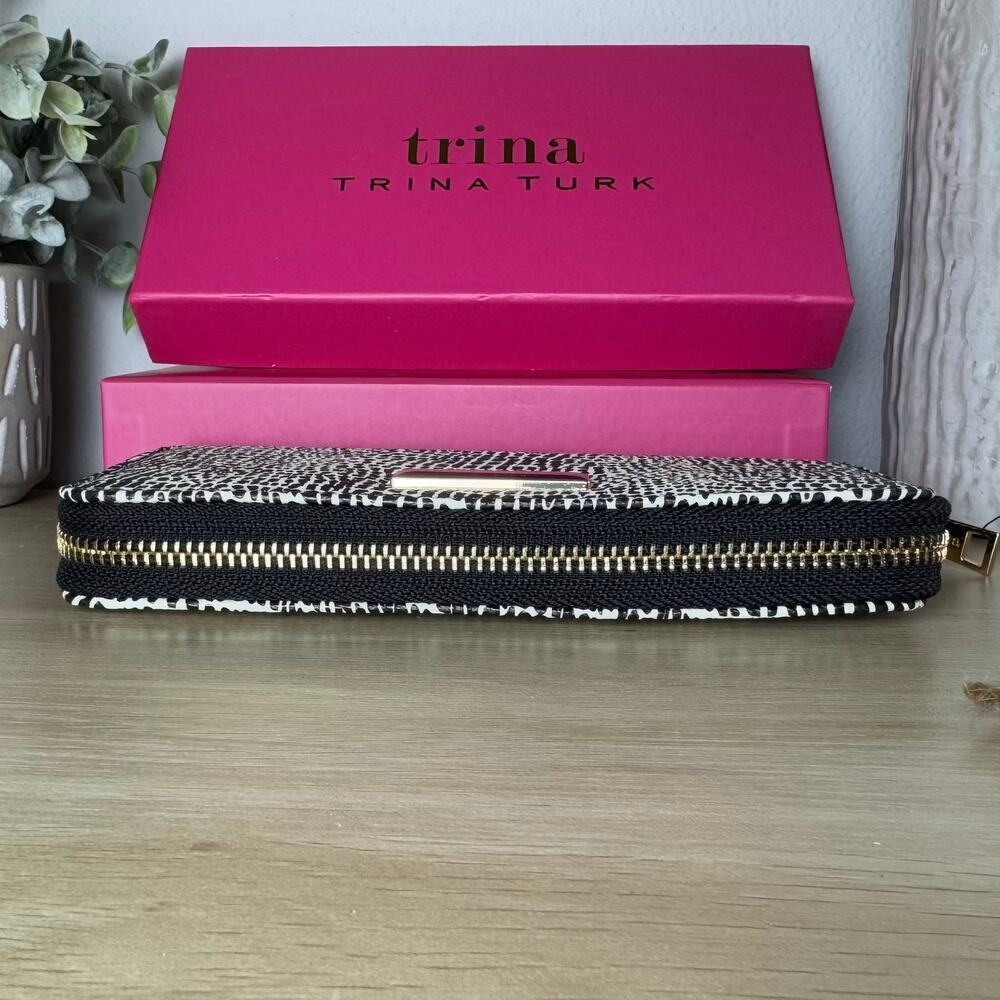 Trina Turk Large Zip Around Vegan Leather Wallet Black & White NWT - Picture 3 of 9